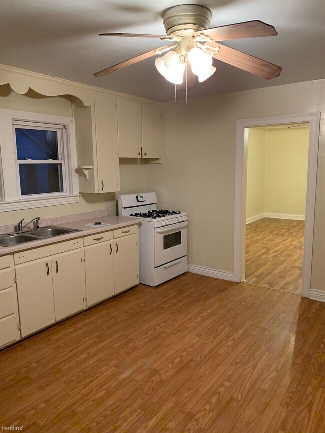 Foto del edificio - 3 br, 1 bath House - 819 17th St