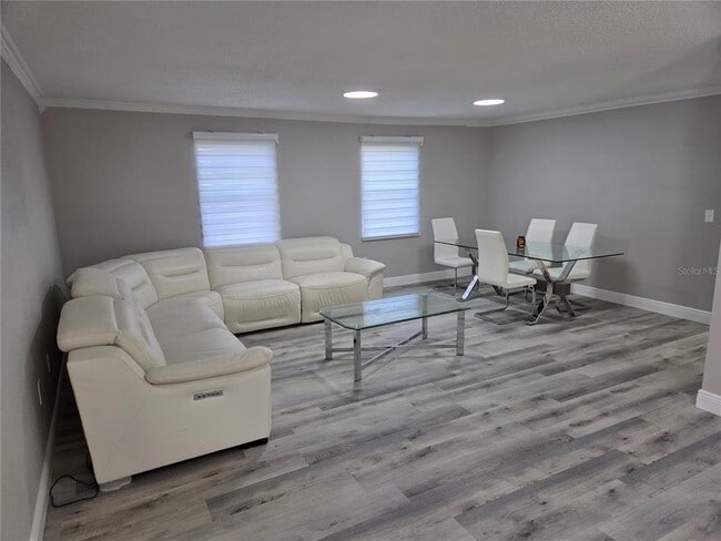 Building Photo - 9004 Tudor Dr