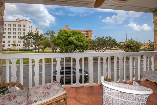 Foto del edificio - 17 S Lakeside Dr