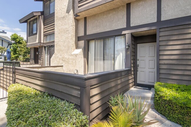 Foto del edificio - Beautifully Renovated 3-Bedroom Townhome i...