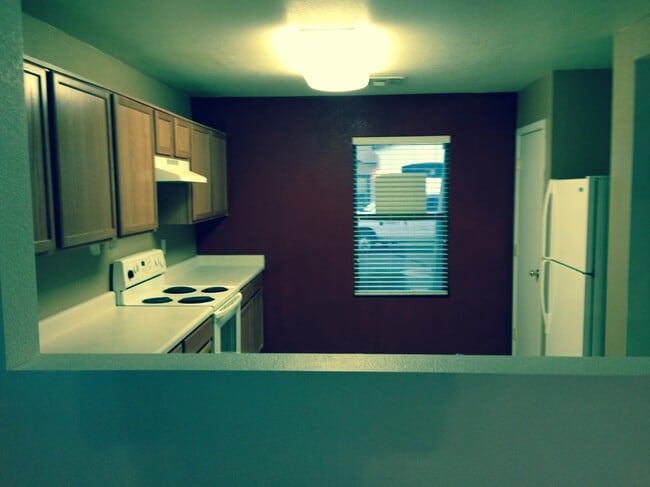Building Photo - 722 N 112th Dr