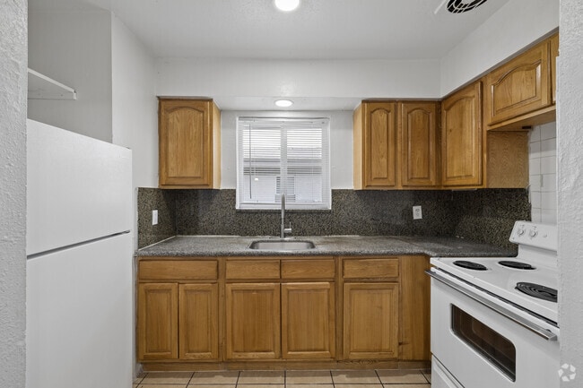 2BR, 1BA - 875SF - Kitchen - Long Point Plaza