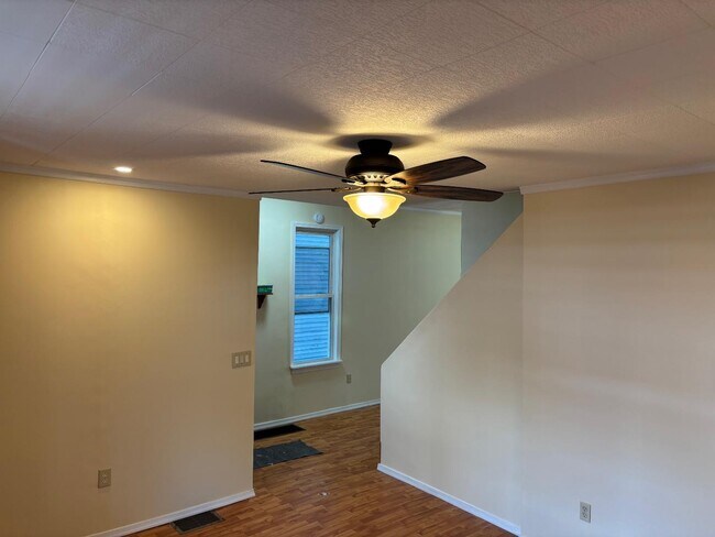 Foto del edificio - 2517 W Chestnut Ave