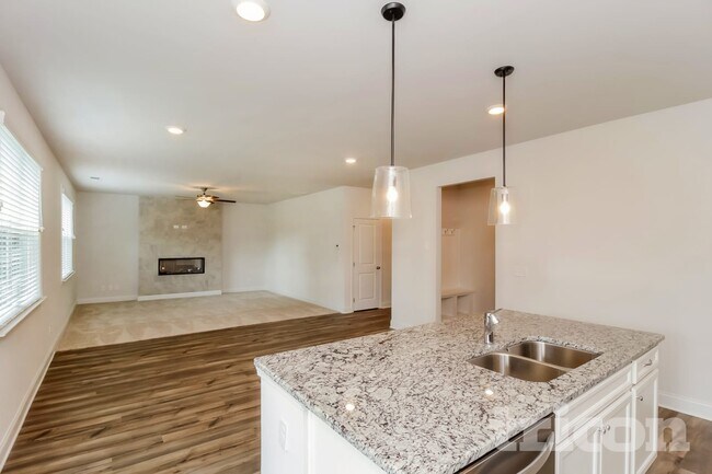 Building Photo - 25 Leyland Ct