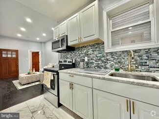 Building Photo - 2224 N 20th St