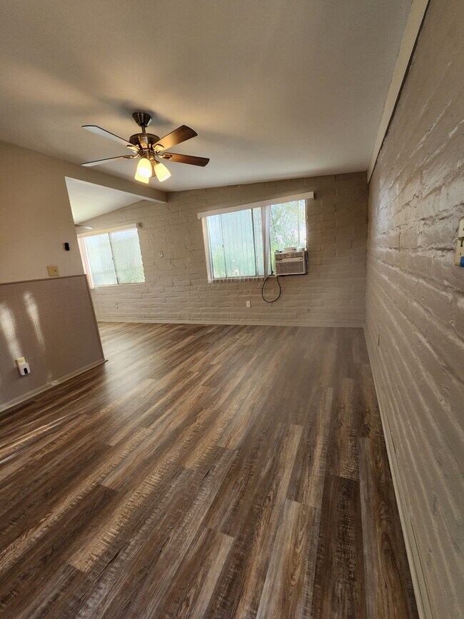 Living Room - 1520 N Dodge Blvd