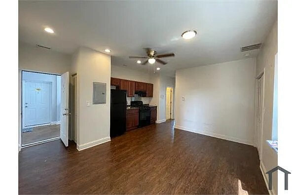 Building Photo - 8246 S Racine Ave