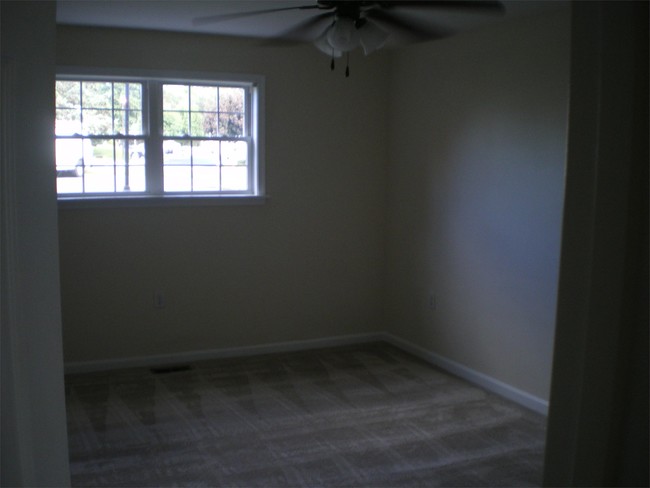 Building Photo - 1122 Chesapeake Dr