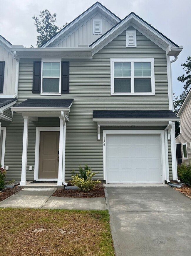 Building Photo - 3 bed, 2.5 bath  End unit townhome in Pooler
