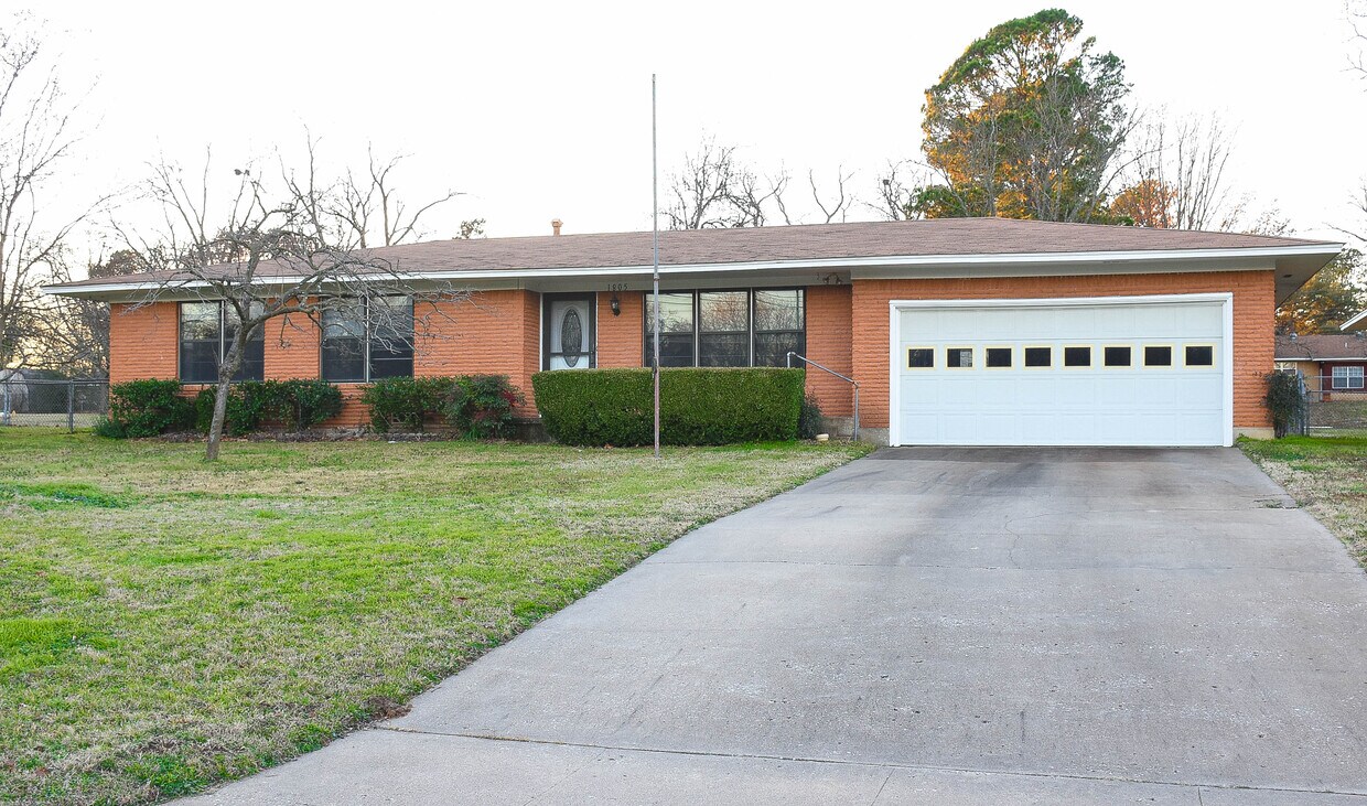 Primary Photo - 1805 Waterloo Ave