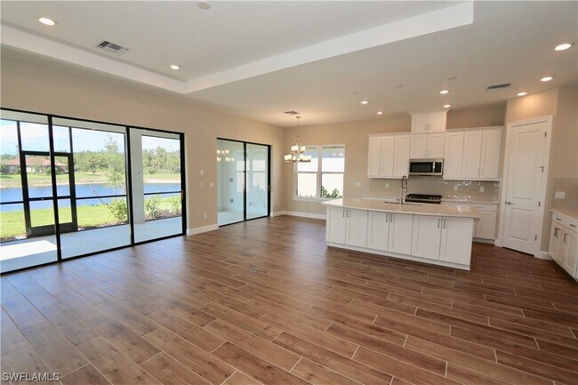 Building Photo - 8437 Rosa Ct