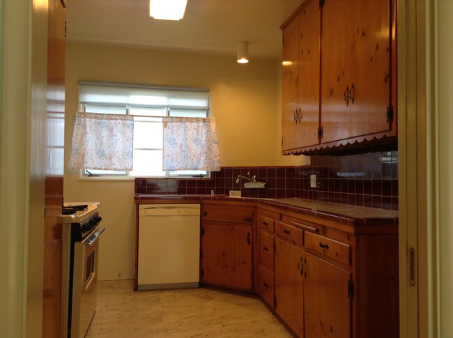 Building Photo - 5854 Woodman Ave
