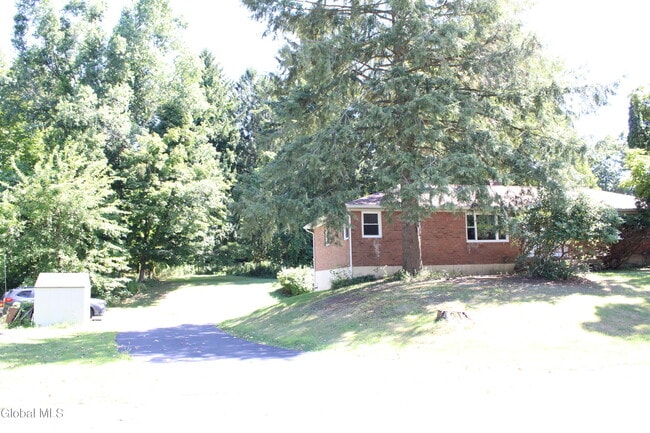 Building Photo - 8 Zelenke Dr