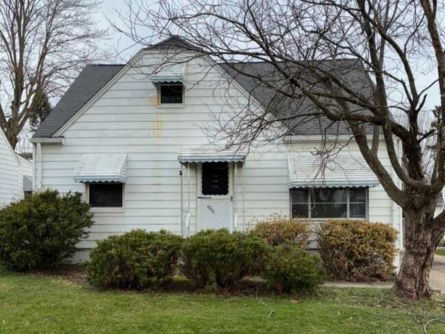 Building Photo - 13201 York Blvd