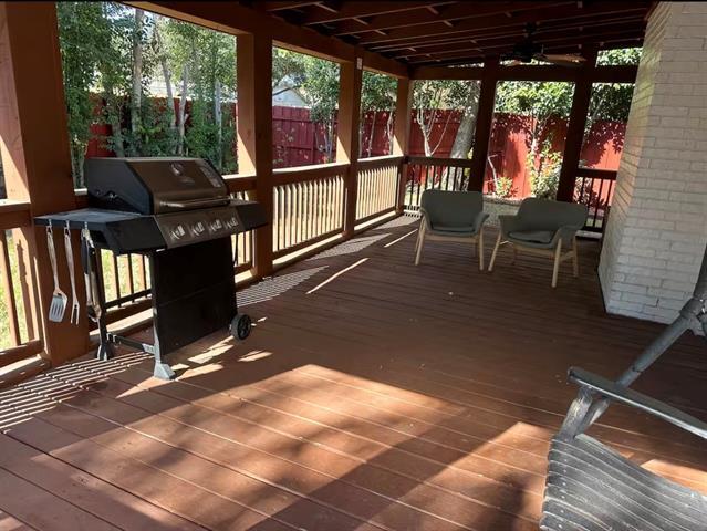 Foto del edificio - 1709 Elk Grove Dr