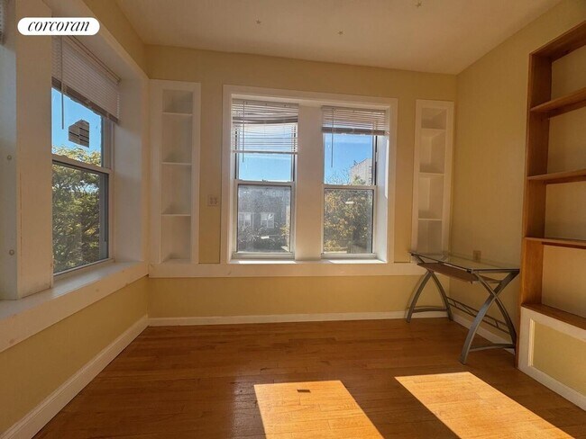 Foto del edificio - 741 Crown St