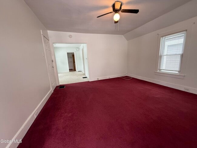 Foto del edificio - 172 Kingsboro Ave