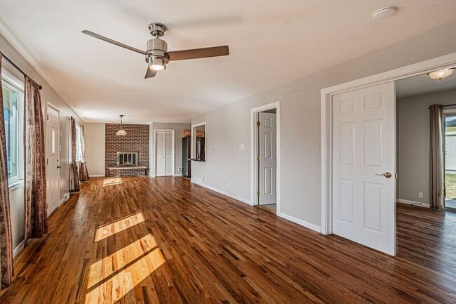 Building Photo - 9590 N King Way