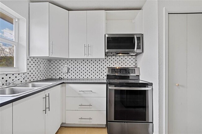 Foto del edificio - 3100 Coral Springs Dr