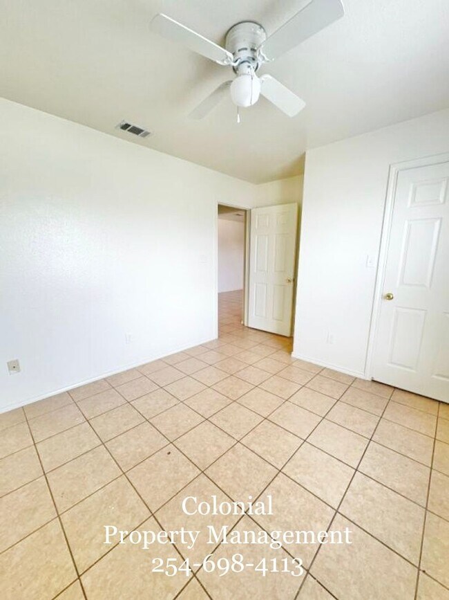 Building Photo - 2810 Leroy Cir