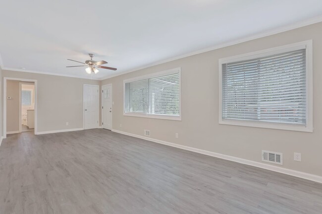Building Photo - 3140 Columbia Woods Dr