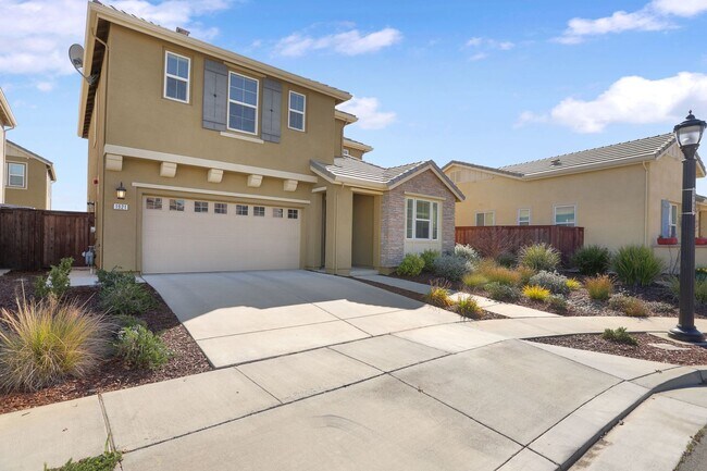 Building Photo - Beautiful home in desirable Spring Lake community Woodland