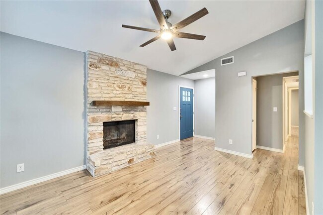 Foto del edificio - 2305 Singletree Ave