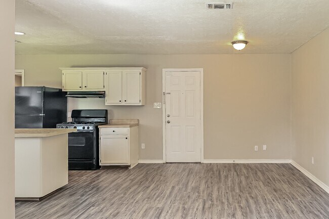 Building Photo - 712 McCardell Dr