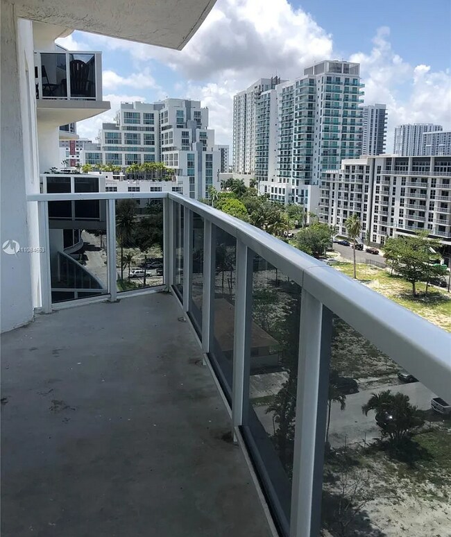 Foto del edificio - 601 NE 23rd St