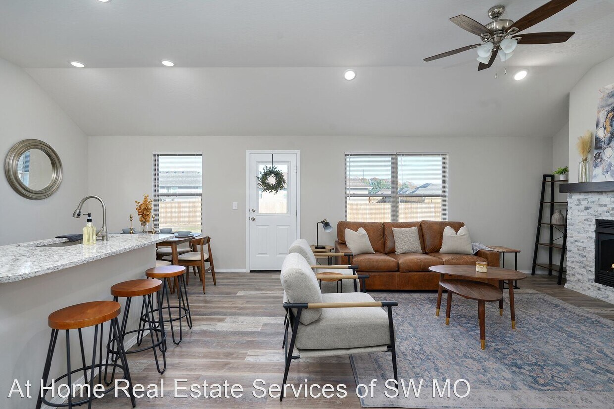 4 br, 2 bath House 220 W Canterbury Ln House Rental in Willard, MO