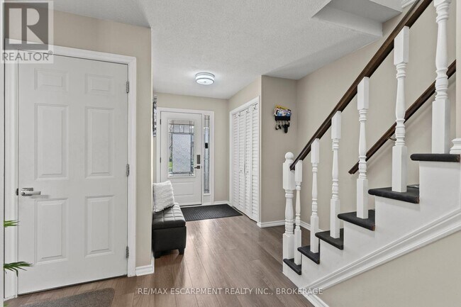 Building Photo - 64 Athenia Dr