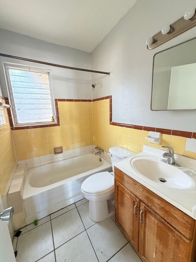 Building Photo - $0 Deposit Option – 2/1 Home on Clark Rd