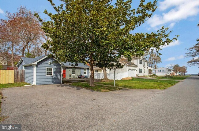 Building Photo - 7016 Albany Ave
