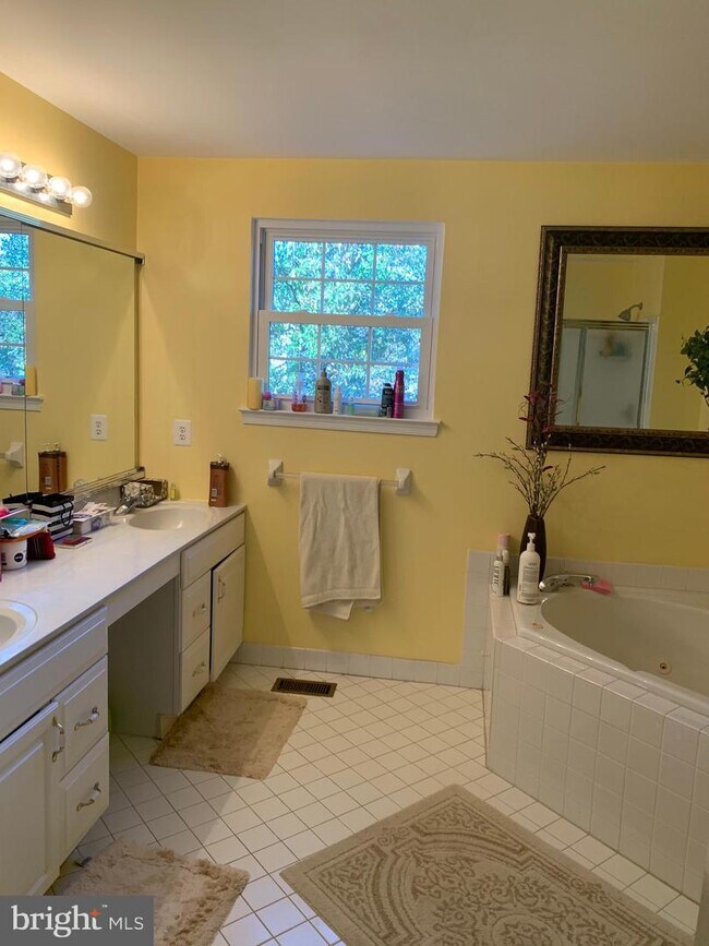 Foto del edificio - 181 Gleneagles Ct