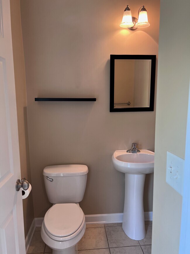 Building Photo - 2798 Howard Ave