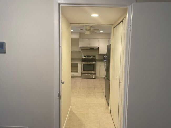 Building Photo - 4948 Sentinel Dr