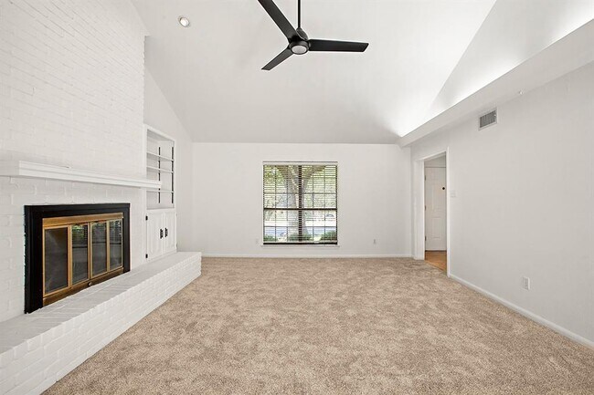 Building Photo - 10703 Plumewood Dr