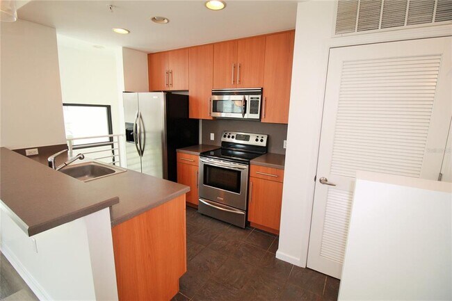 Foto del edificio - 465 E South St