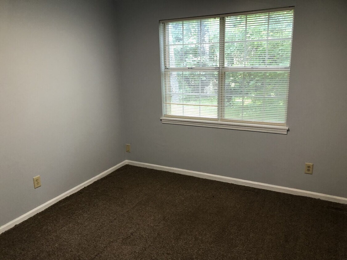 Foto principal - 726 A Robindale Dr