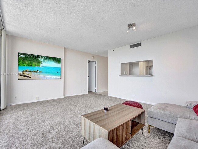Building Photo - 7601 E Treasure Dr