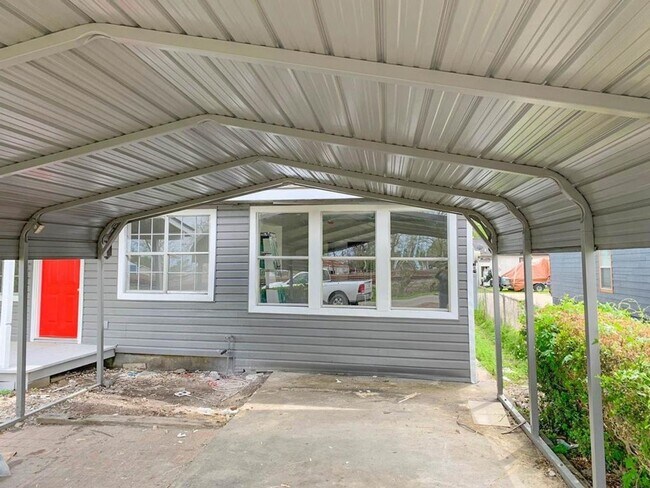 Building Photo - 303 Harlem St