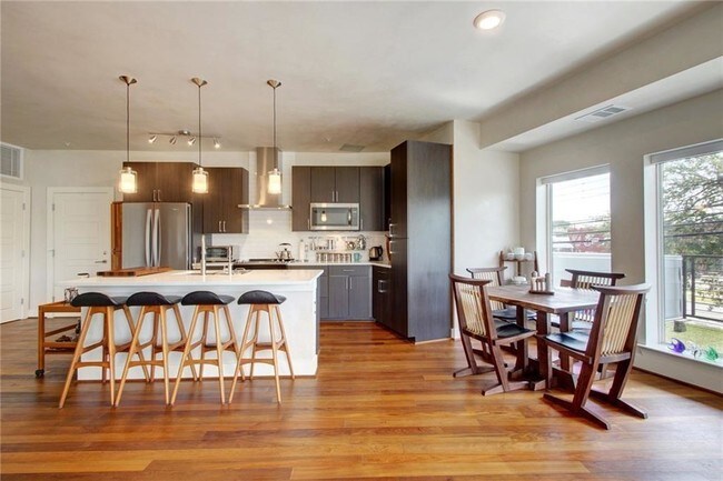 Foto del edificio - 6444 Burnet Rd