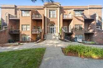 Building Photo - 325 Plantation St