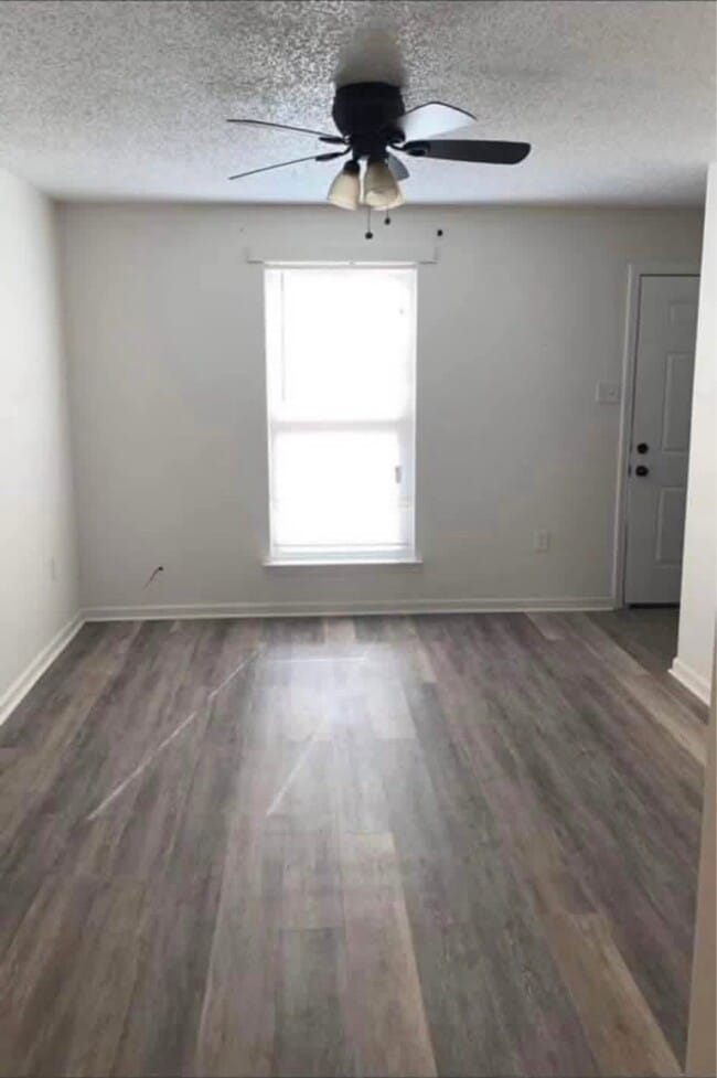 Building Photo - 205 Cathryn Dr