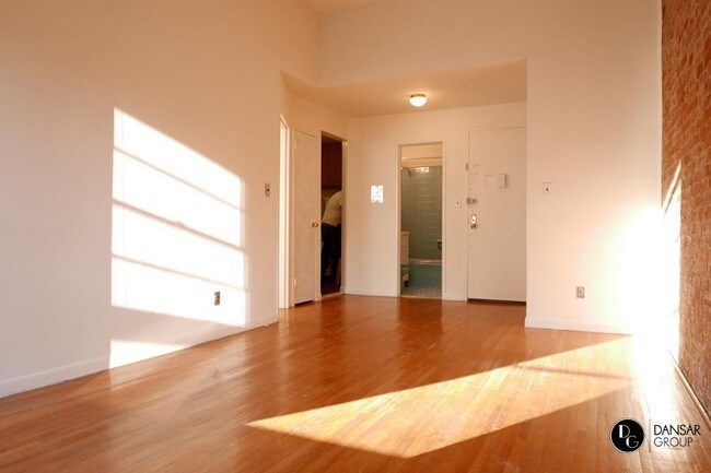 Building Photo - 55 West 69th Street