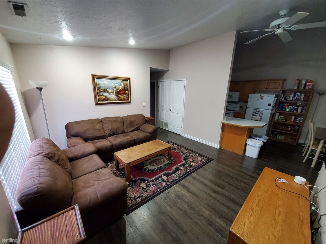 Primary Photo - Room for Rent, 2 bath Condo - 1 men privat...
