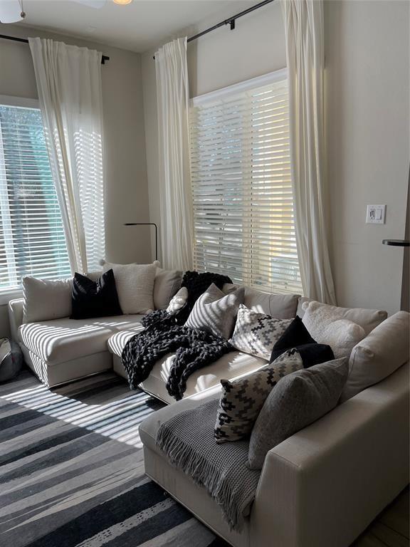 Building Photo - 5204 Hershe St