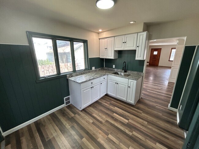 Foto del edificio - 3430 E 73rd St