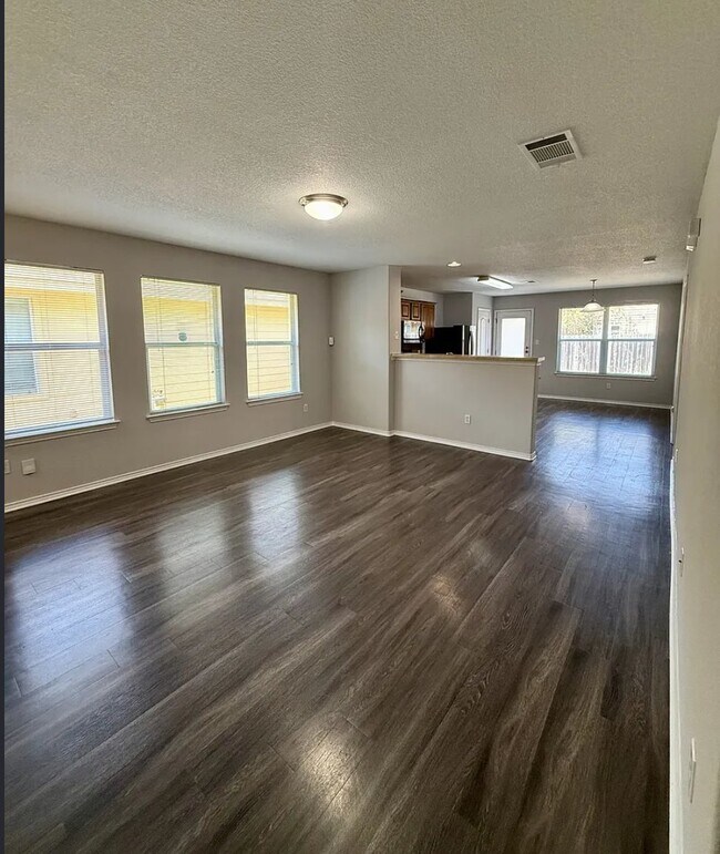 Foto del edificio - 3302 Etheredge Dr