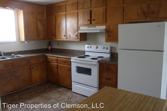 Building Photo - 103 Pine Lake Dr